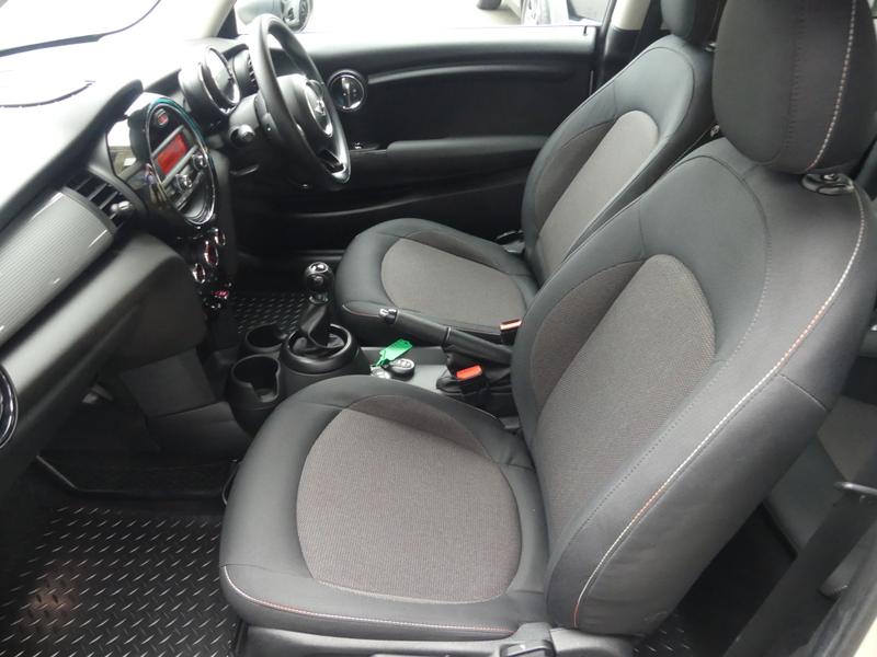 MINI Hatch Photo 0265fa9f-7dff-459a-875b-e377e1e7a3de.jpg