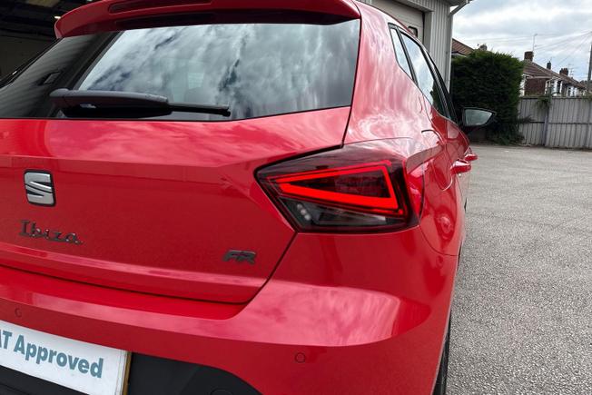 SEAT Ibiza Photo 18