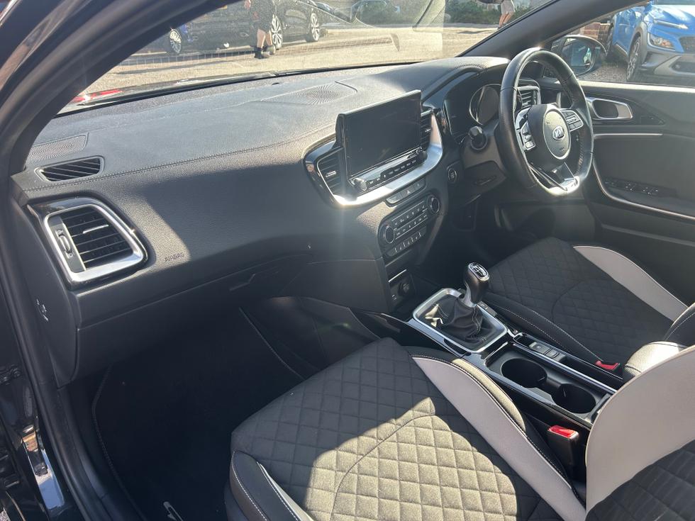 Kia ProCeed Photo 02760a68-b096-4f86-93e4-bed7e1ba952a.jpeg