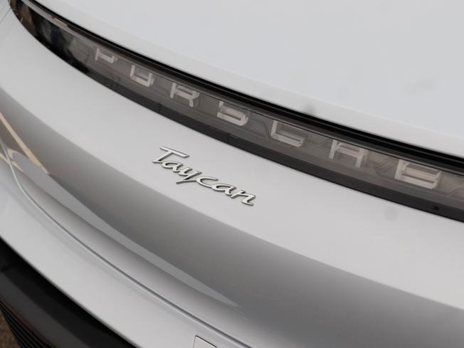 PORSCHE Taycan Photo 13
