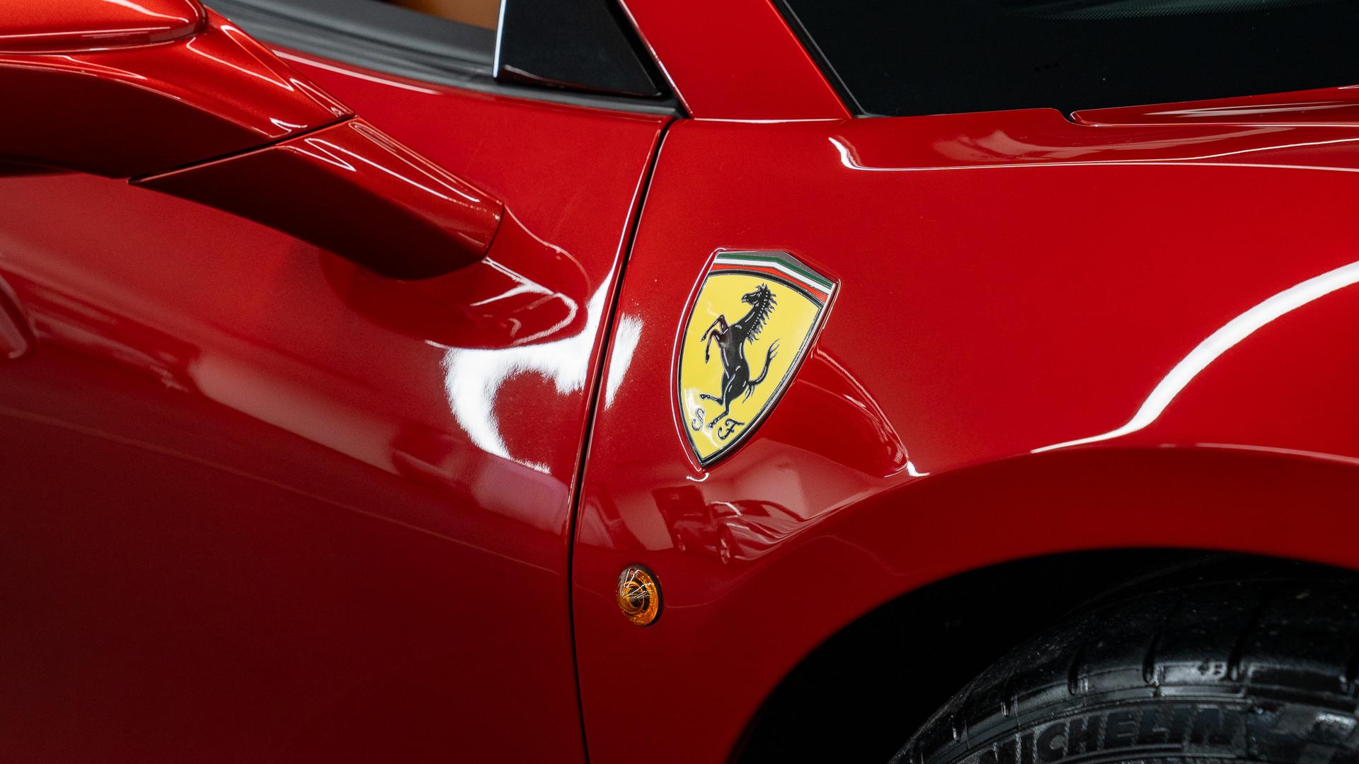 Ferrari 488 Photo 028e00df-a9aa-4a38-b7fe-a23d386a16be.jpg