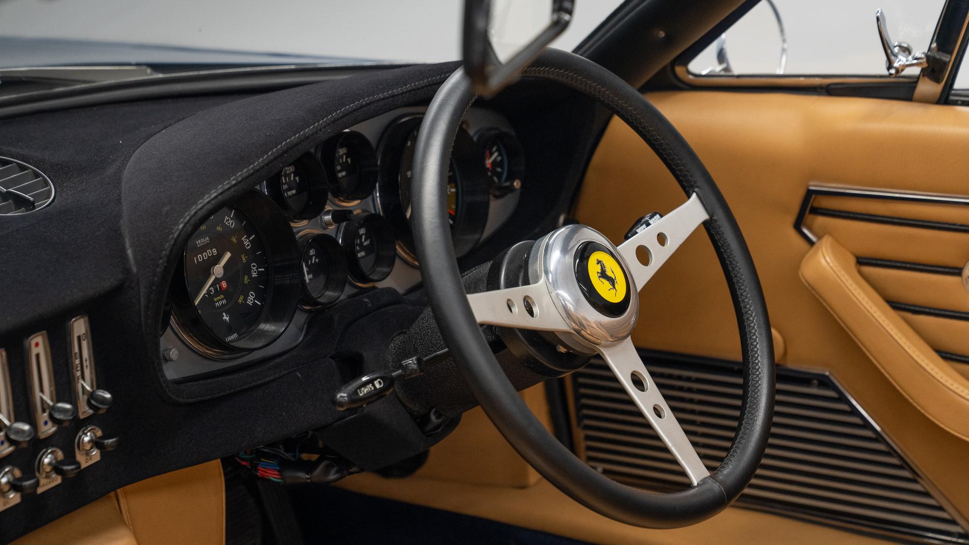 Ferrari 365 GTB/4 Daytona Photo 0293038c-079e-43cf-b8ab-134def6eac53.jpg