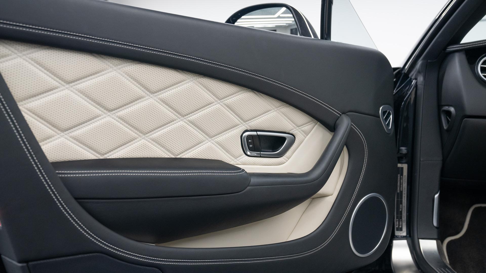 Bentley Continental GTC Photo 02b17784-41e1-455e-9340-e4515d46c28a.jpg