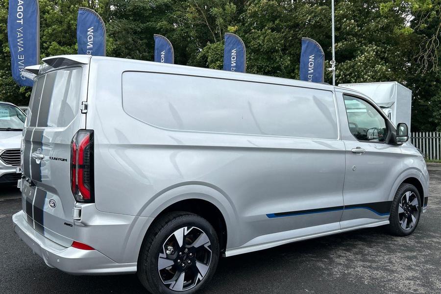 Ford TRANSIT CUSTOM Photo 02b33432-12d7-4700-bb86-90750be534d6.jpg
