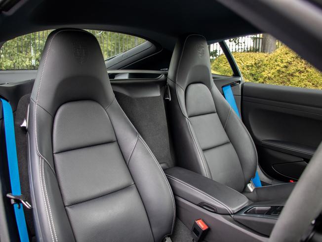 PORSCHE 718 Cayman Photo 10