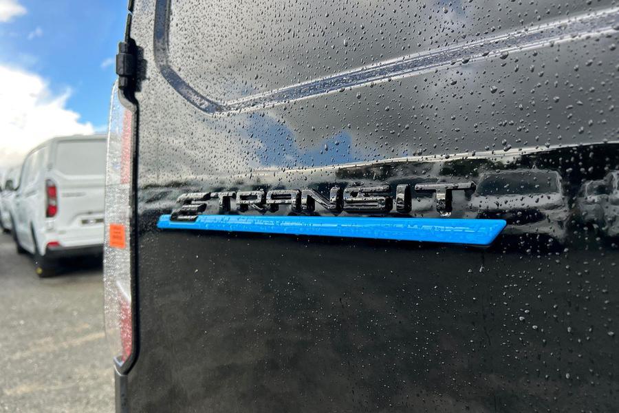 Ford E-TRANSIT COURIER Photo 02e66fba-e12b-450b-9efc-f4de82dfa6ce.jpg