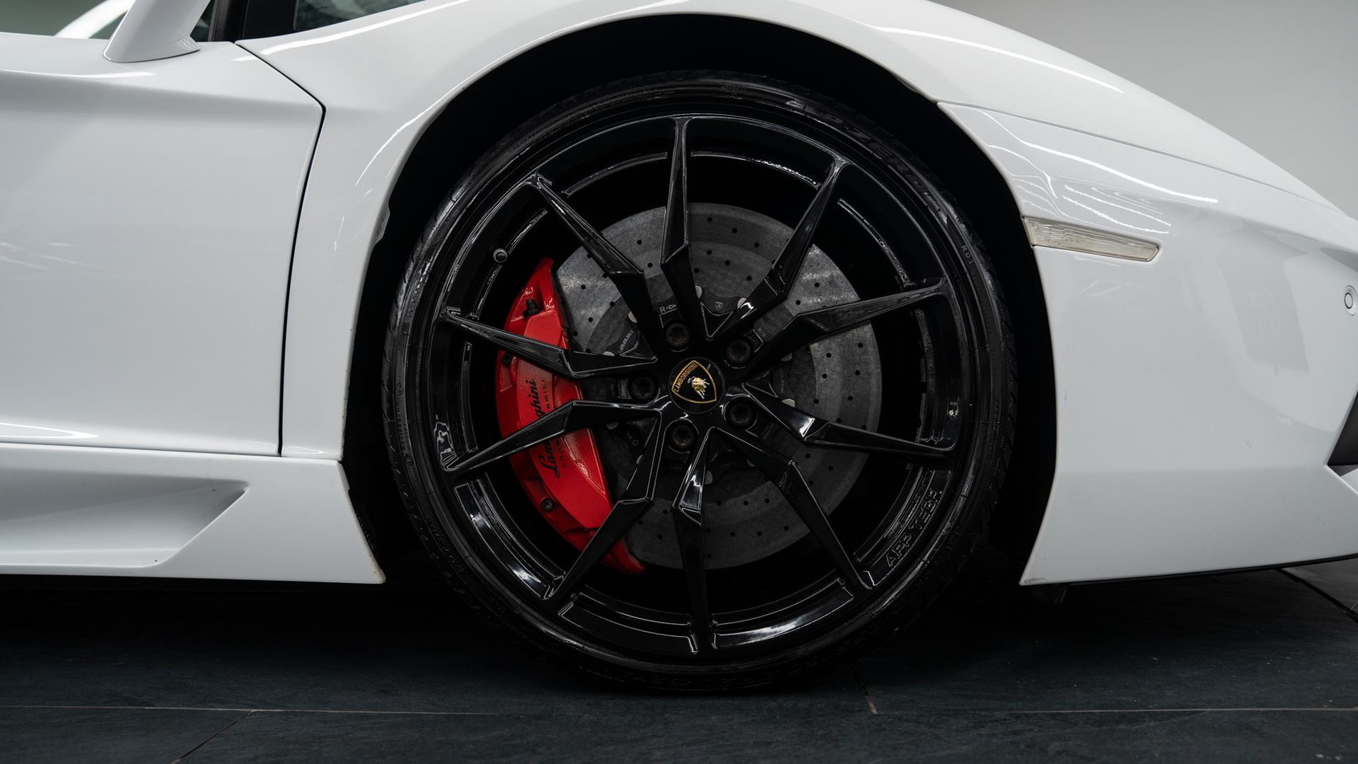 LAMBORGHINI Aventador Photo 02ebabe5-48d1-448e-aaf0-02cb014ae7f0.jpg