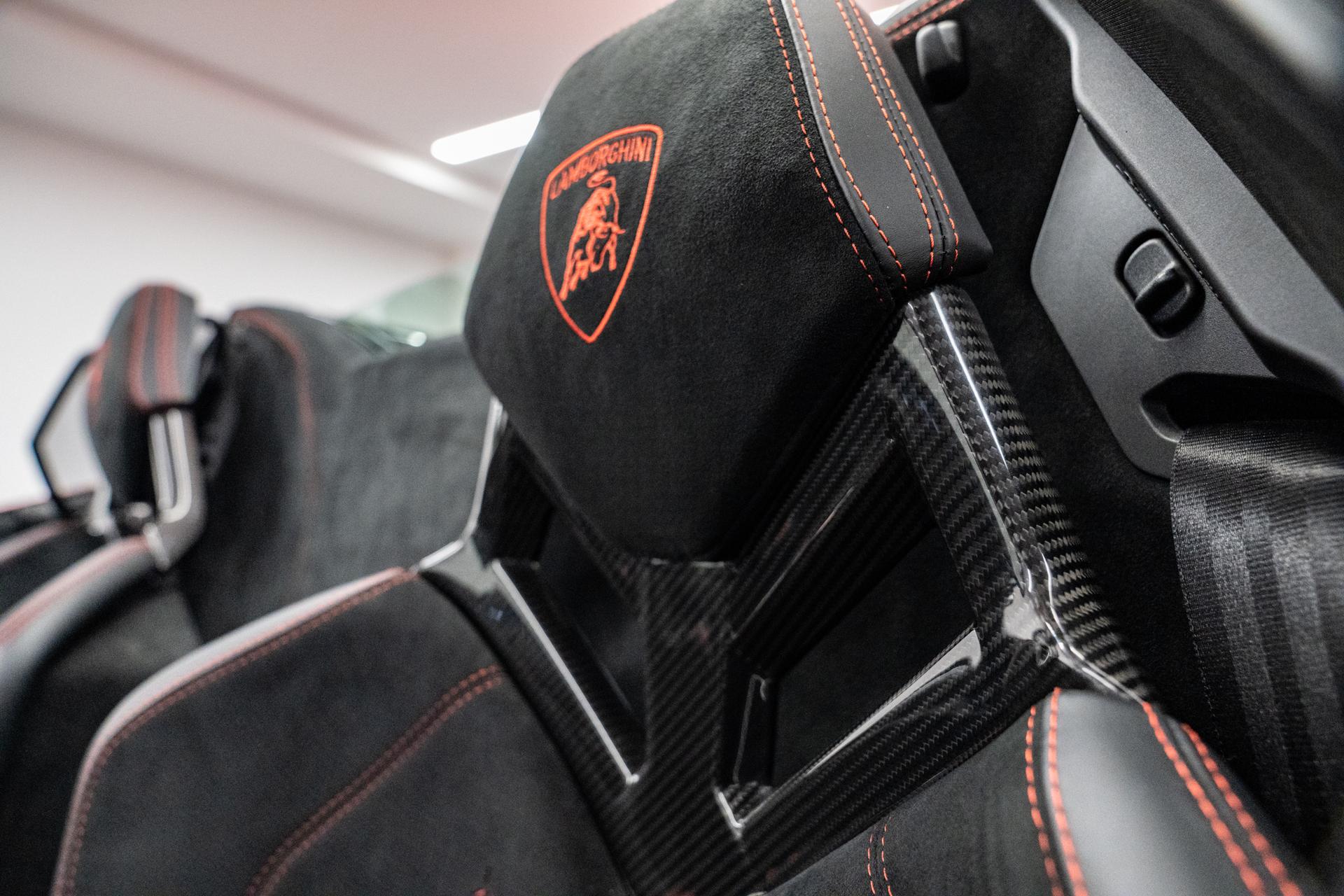 Lamborghini HURACAN Photo 02ec4956-f61c-4359-9f53-188b0ec5eed2.jpg