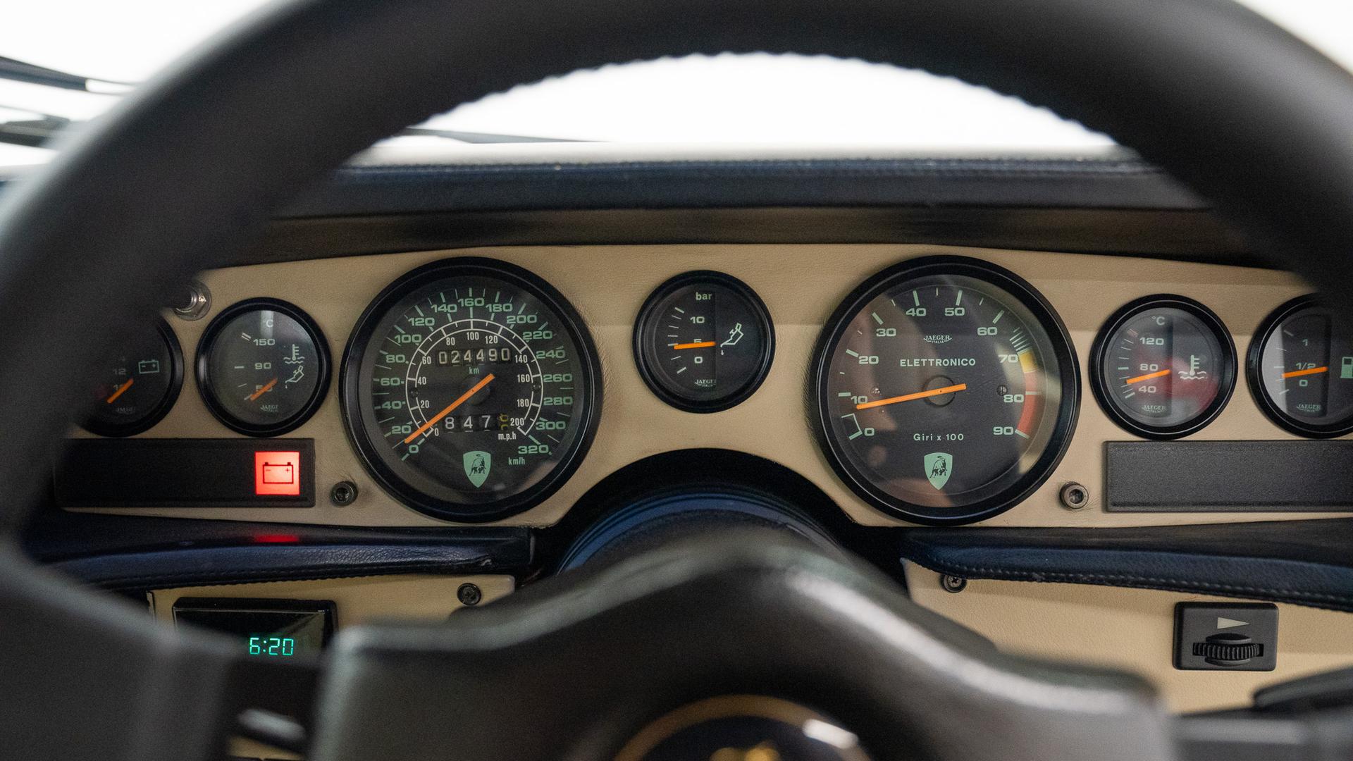 LAMBORGHINI Countach Photo 0312142c-d169-4e5c-89ce-7416bb378204.jpg