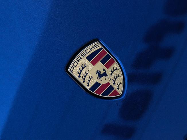 PORSCHE Taycan Photo 11