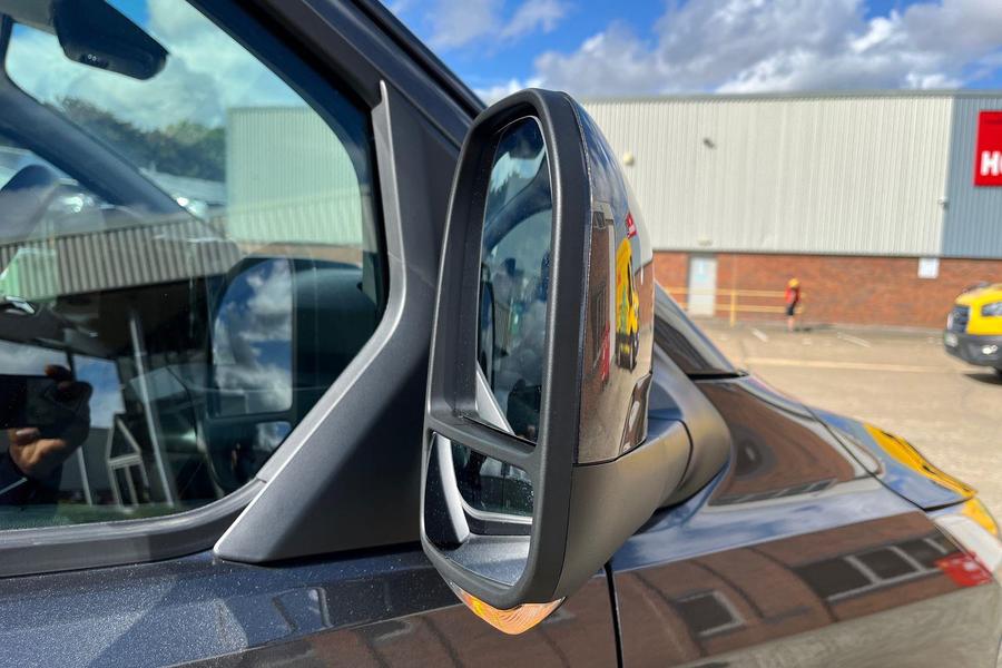 Ford TRANSIT CUSTOM Photo 031eb853-37d1-4353-88e3-551a8e85477e.jpg