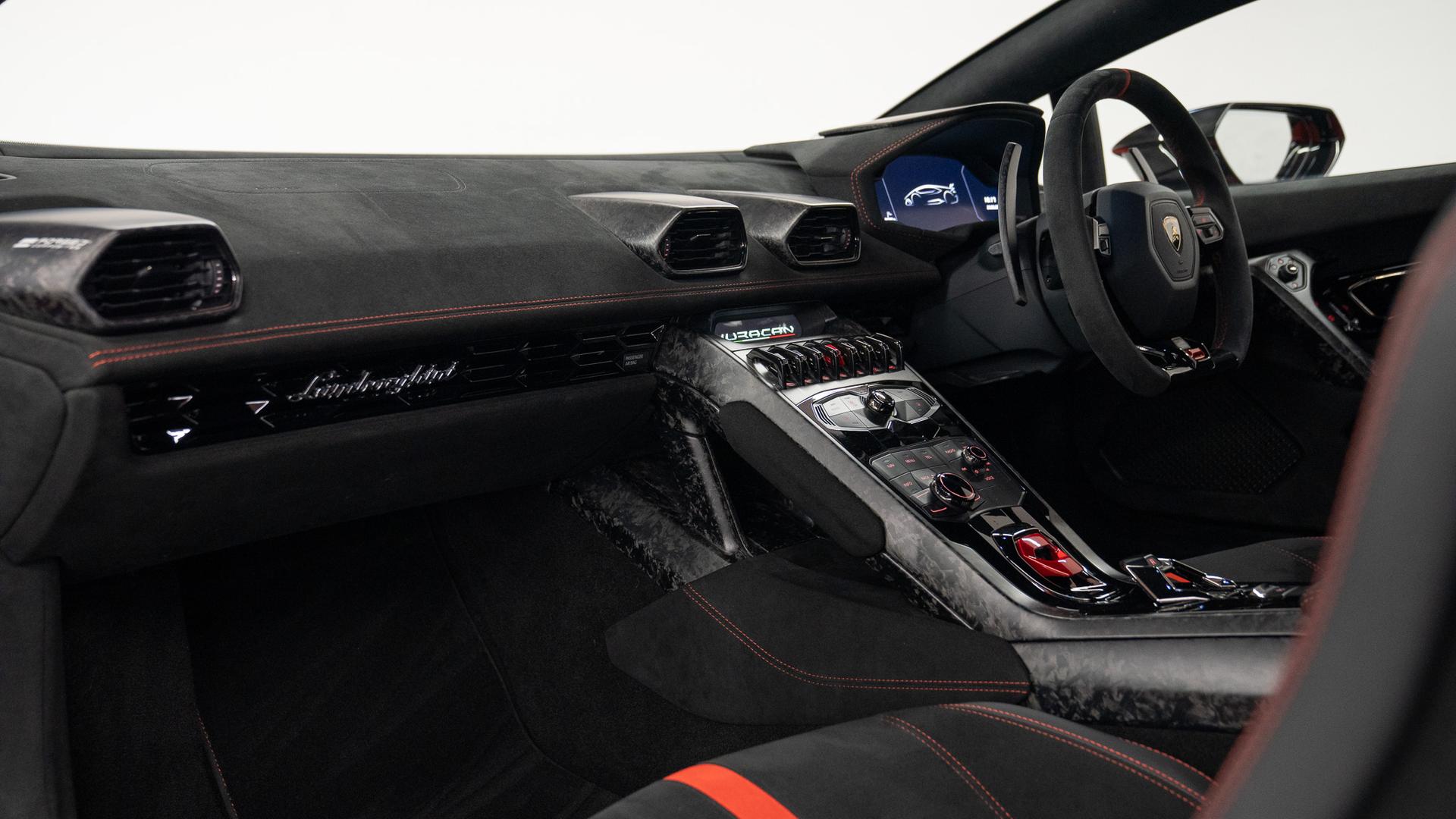 LAMBORGHINI Huracan Photo 033bf62e-411a-4e49-b588-196c83cd2d46.jpg