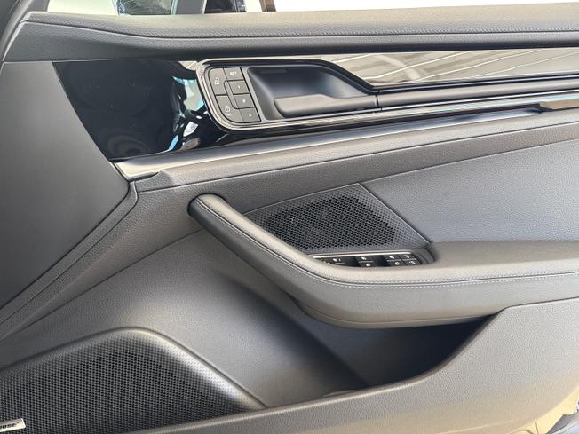 PORSCHE Panamera Photo 12