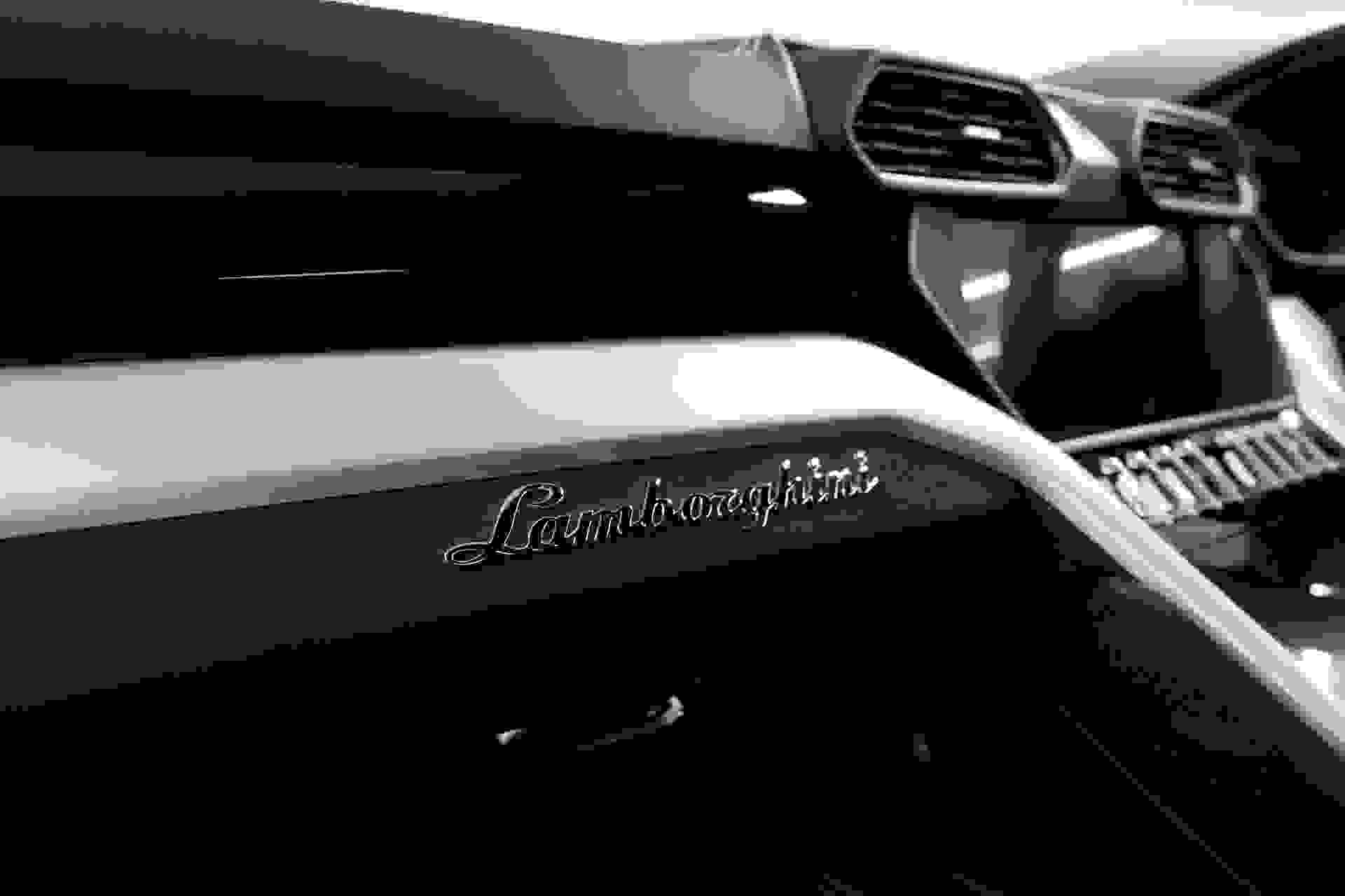 Lamborghini URUS Photo 035baca2-e34b-48f2-a9d0-b942160d4527.jpg