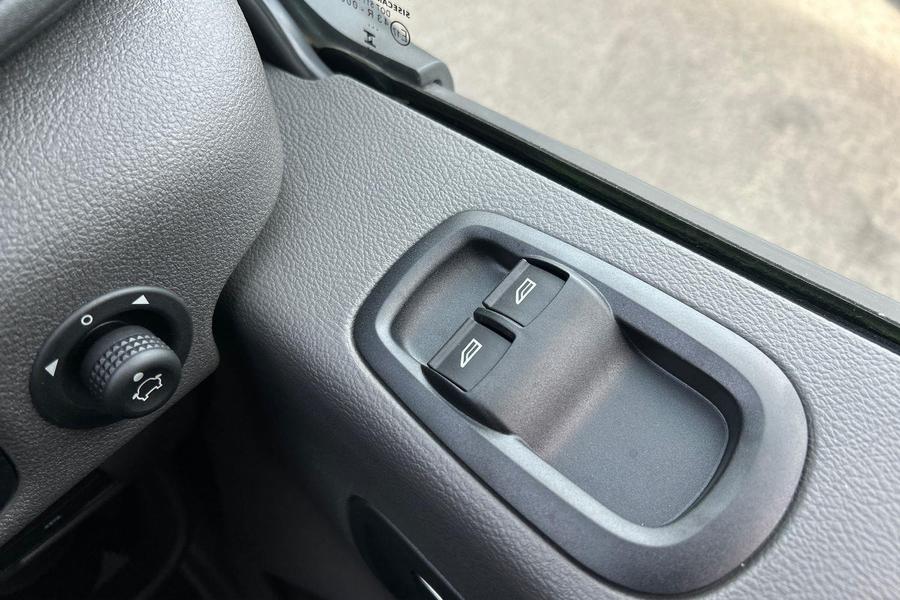 Ford TRANSIT Photo 0365b83c-8aa9-4f3e-84c1-32d266b88fcf.jpg