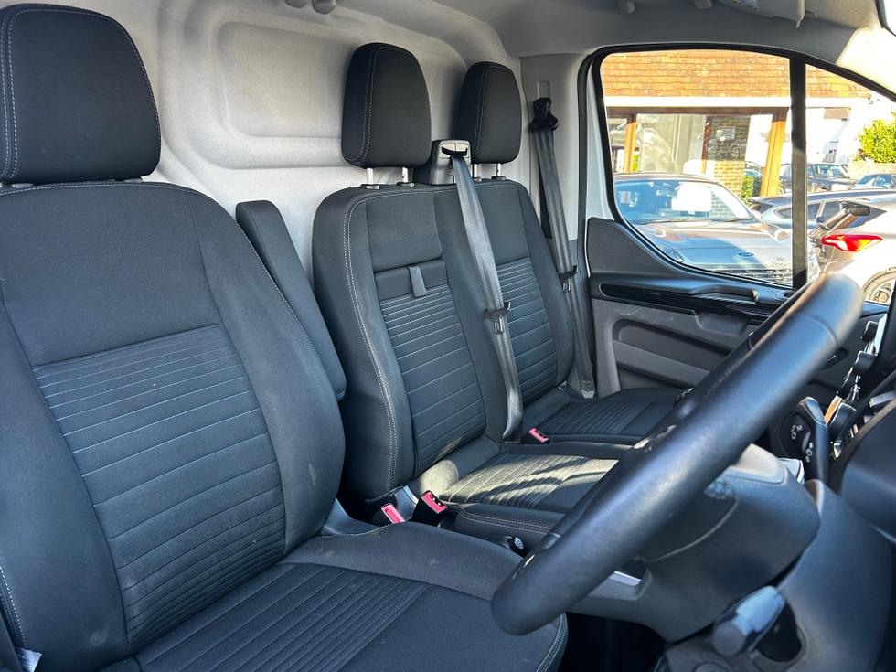 Ford Transit Custom Photo 0372a911-48ae-4c7a-a153-3313675c3783.jpg