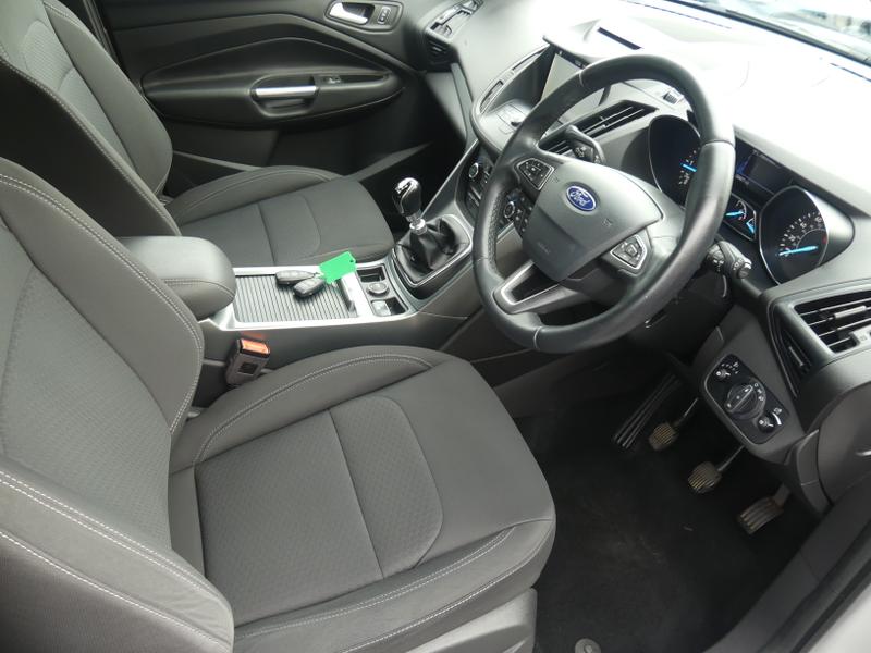 Ford Kuga Photo 037cd134-267f-4eaf-979f-0d707673169d.jpg