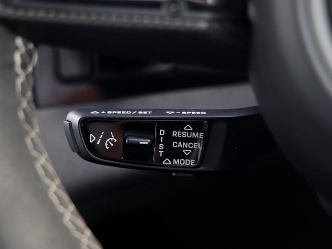 PORSCHE TAYCAN Photo 31