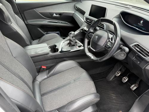 Peugeot 3008 Photo 03835933-64fb-474e-b2e4-b690b9b7a317.jpeg