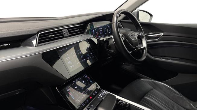 AUDI e-tron Photo 2