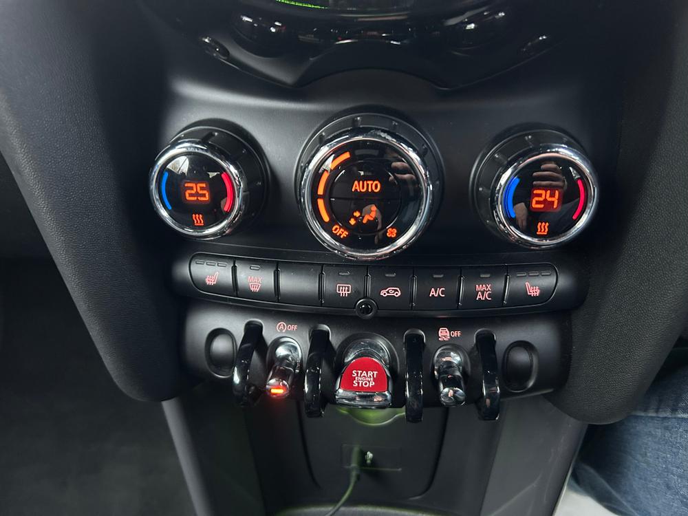 Used MINI Convertible GJ21ULV 32