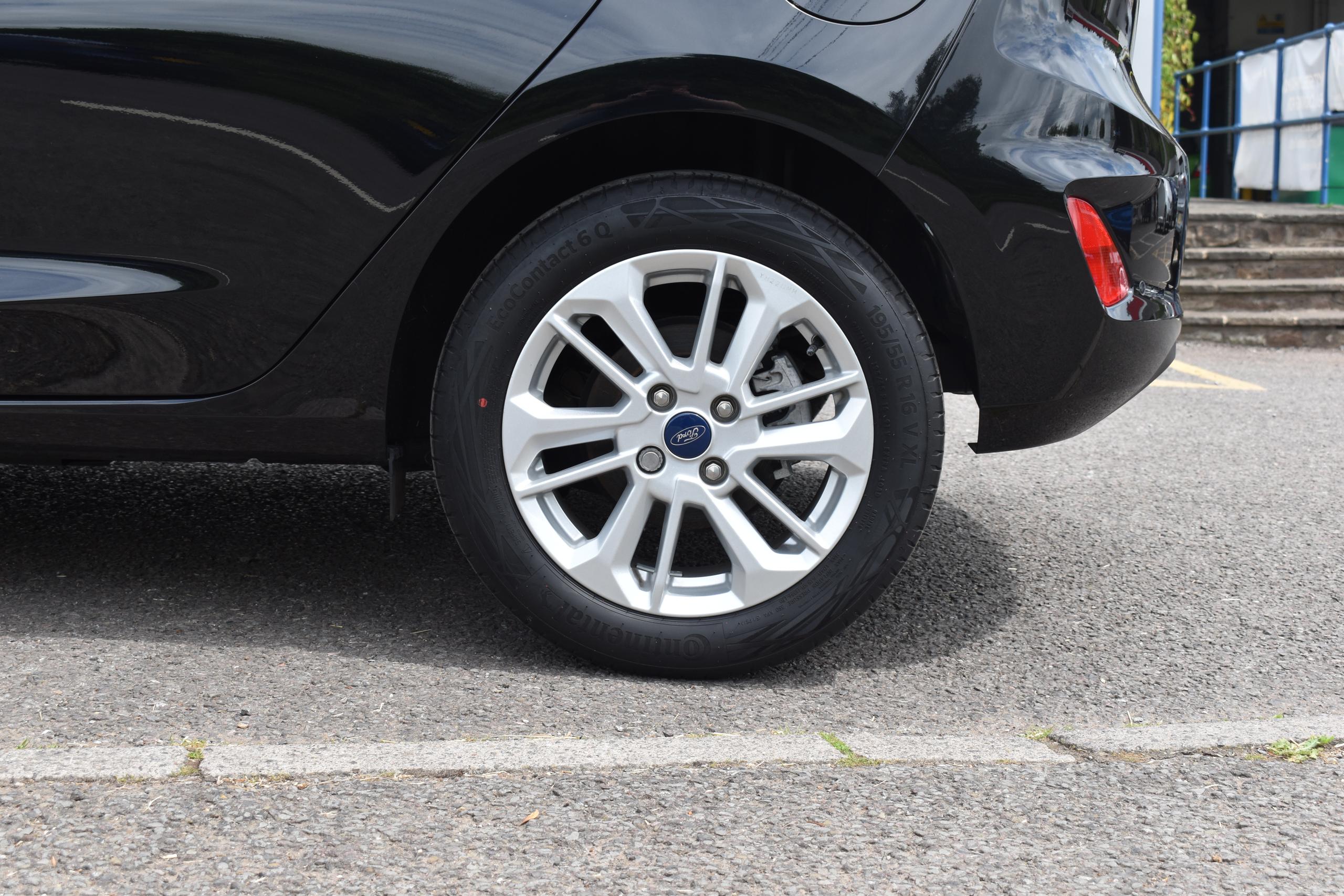 Used Ford FIESTA YH22OMM 17