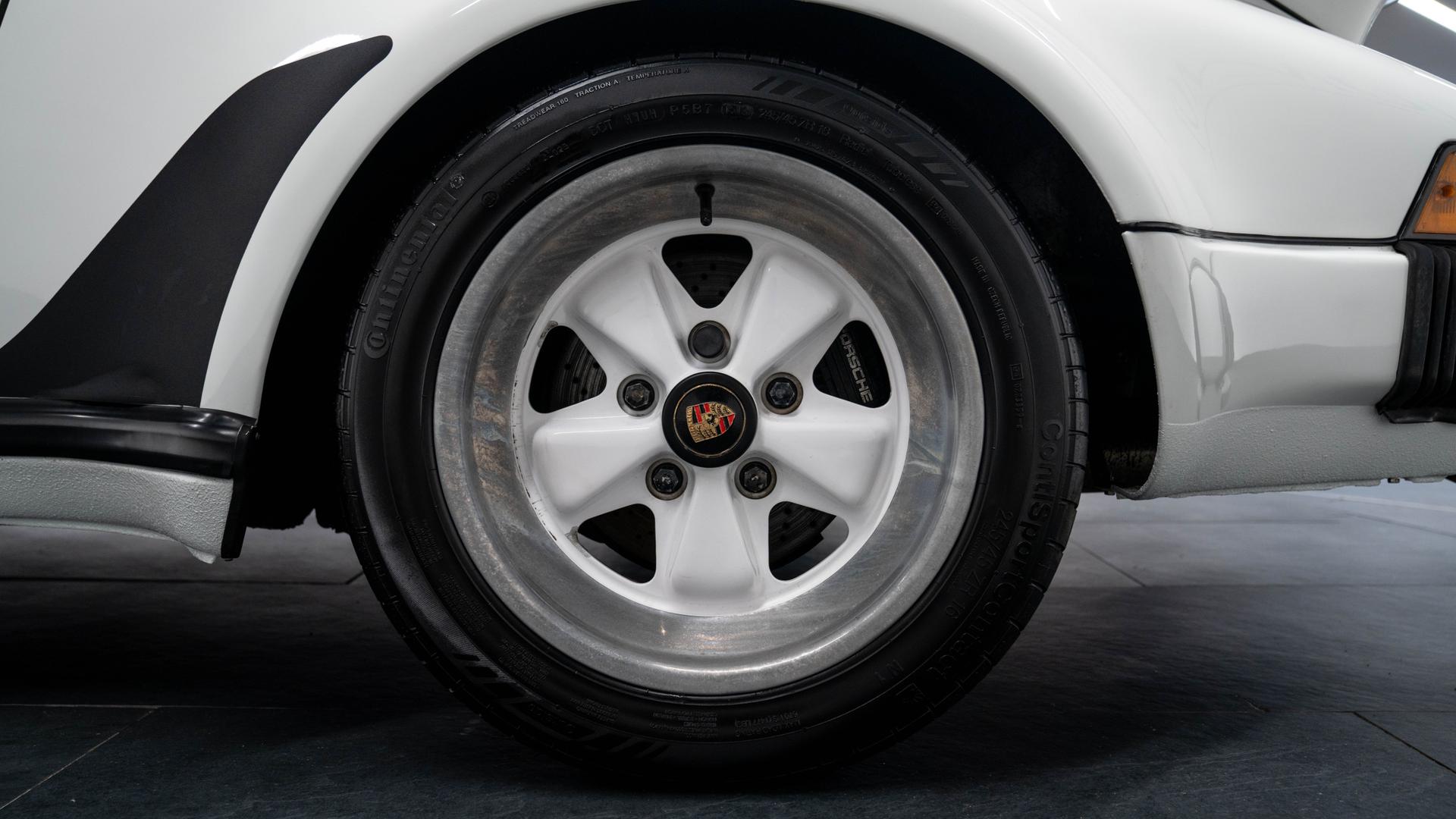 Porsche 911 Carrera Photo 03bae170-7cd6-4f36-9f55-3844a7e6f40c.jpg