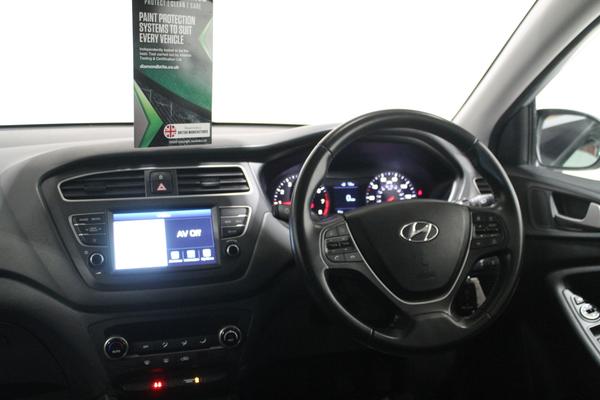 Hyundai i20 1.2 Premium Nav Hatchback 5dr Petrol Manual Euro 6 (s/s) (84 ps) Photo 8