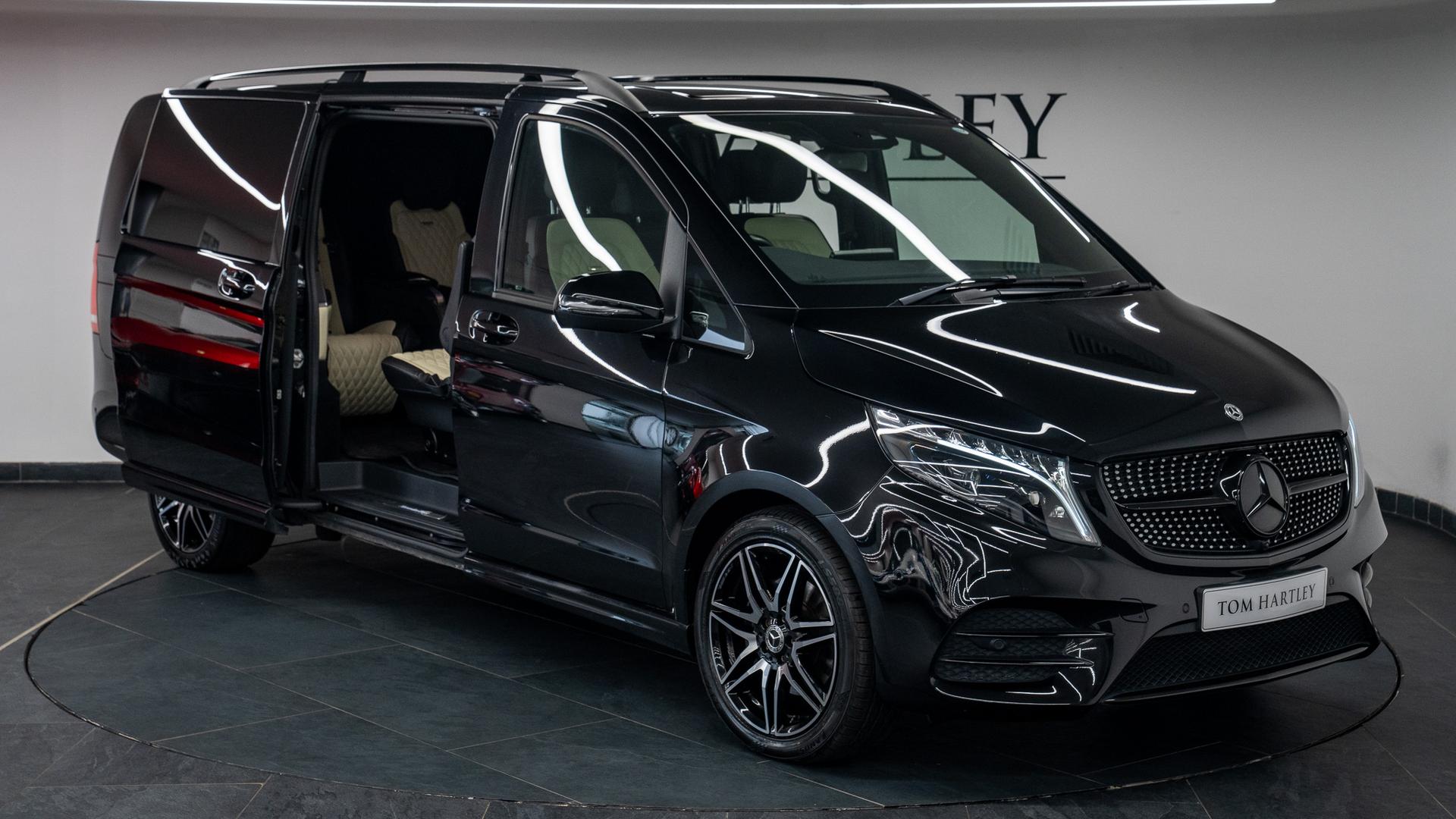 Mercedes-Benz V300 AMG Line Photo 03e3de72-20c8-44e2-91aa-da2c22393c9a.jpg