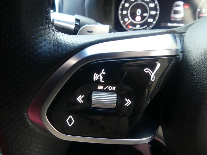Jaguar XE Photo 03feb639-0096-4e33-84ee-923ab61b570f.jpg