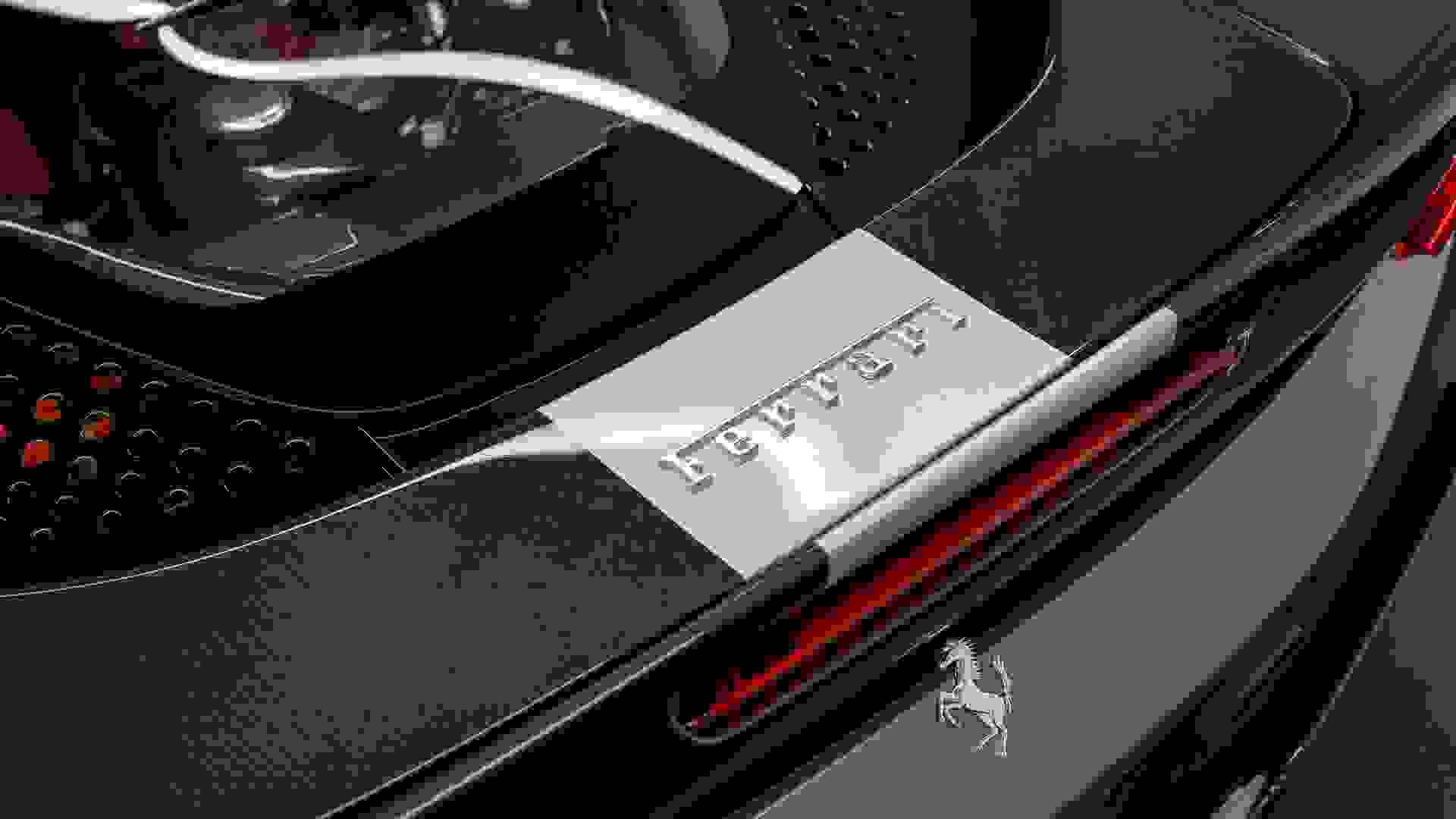 Ferrari SF90 Stradale Photo 04047b32-3353-4b46-bbe3-1659ee1bde53.jpg