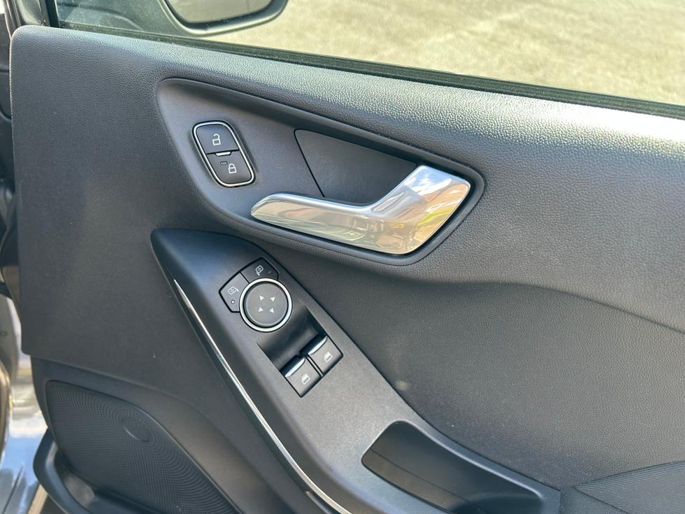 Ford Fiesta Photo 040aa5bd-dce7-4b8c-ac2d-56ca40a532de.jpeg