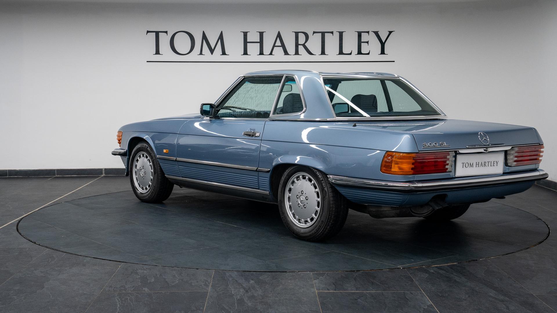 Mercedes-Benz 300 Photo 04112a71-35f7-4bce-a72f-faaf143d4da2.jpg