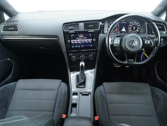 Volkswagen Golf Photo 0411d22c-8f81-405e-a985-aa33e83b2b5b.jpg