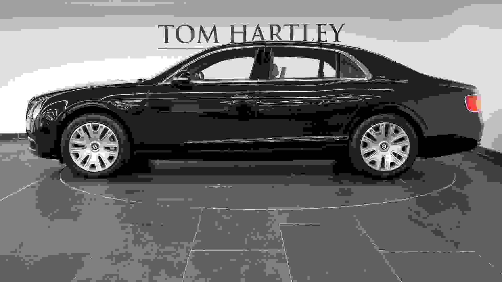Bentley Flying Spur Photo 041f4d80-e30a-4c7a-8a80-6f3a281b2432.jpg