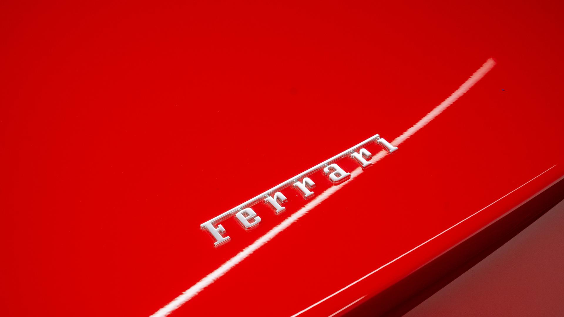 Ferrari 812 Photo 0422630e-183e-41e8-9df0-5c1eae96c758.jpg