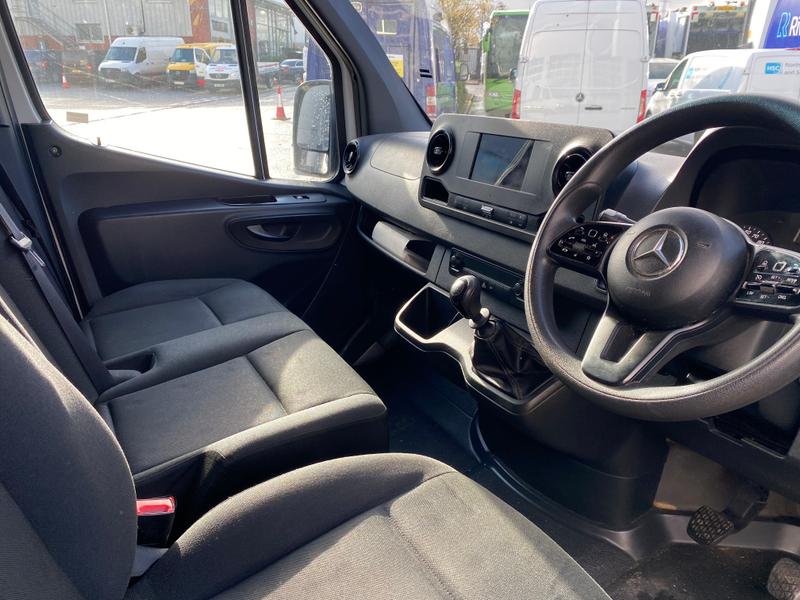 Mercedes-Benz Sprinter Photo 0426f0a0-6bd4-4690-9ddc-5ba249411ab3.jpg