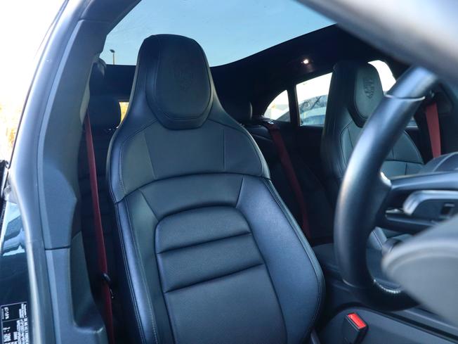 PORSCHE Taycan Photo 28