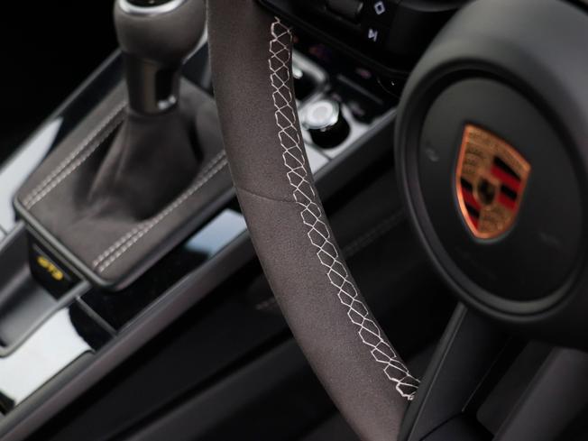 PORSCHE 911 Photo 17