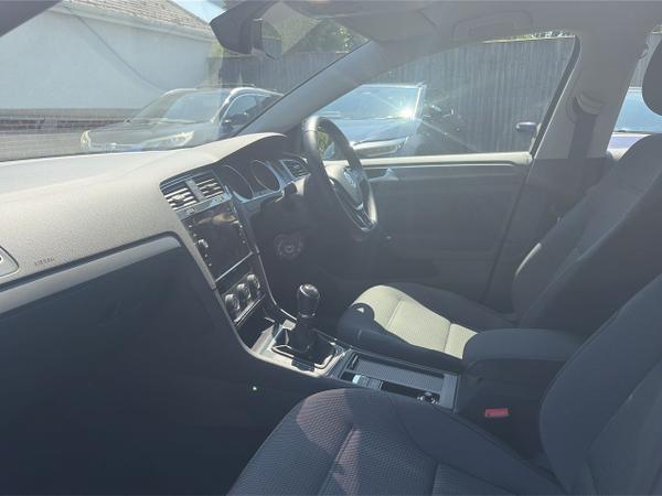 Volkswagen Golf Photo 1