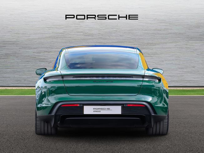 PORSCHE TAYCAN Photo 7