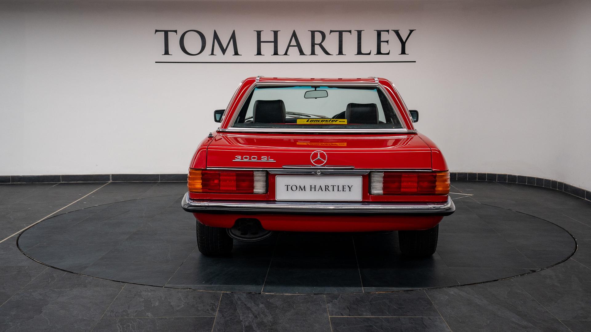Mercedes-Benz 300 Photo 04528974-7f9a-422b-87a6-f58e5a7058f5.jpg