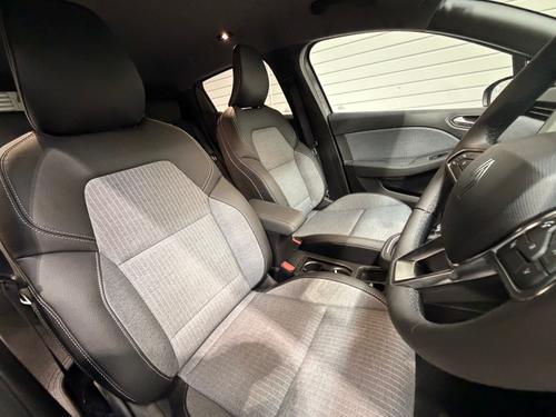 Renault CLIO Photo 046a9626-330d-4432-af6e-bd2a43bf4b53.jpeg