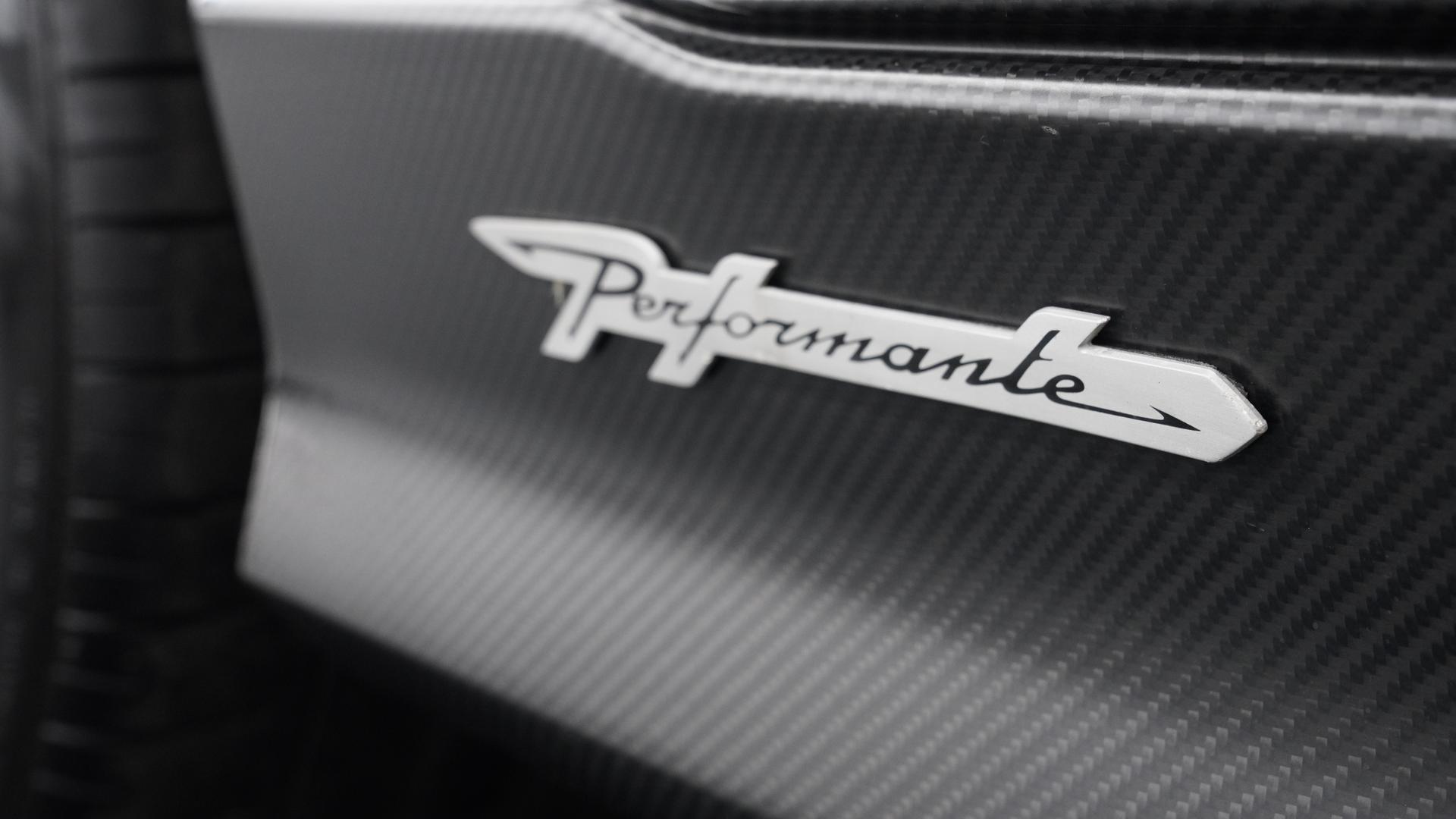 LAMBORGHINI Urus Photo 046aeb64-c0c0-45e4-9f46-390e45ef42cd.jpg