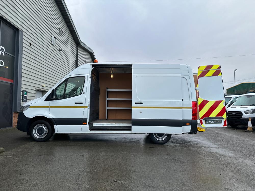 Mercedes-Benz Sprinter Photo 047d7545-3157-4d23-ab4b-bd6dfe4d5c56.jpg