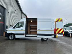 Mercedes-Benz Sprinter Photo 23