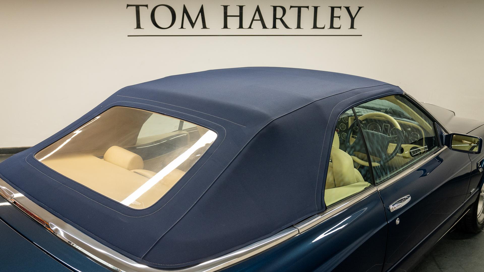 Bentley Azure Photo 047d7751-7528-41d9-a6dd-0bfdaea2eb00.jpg