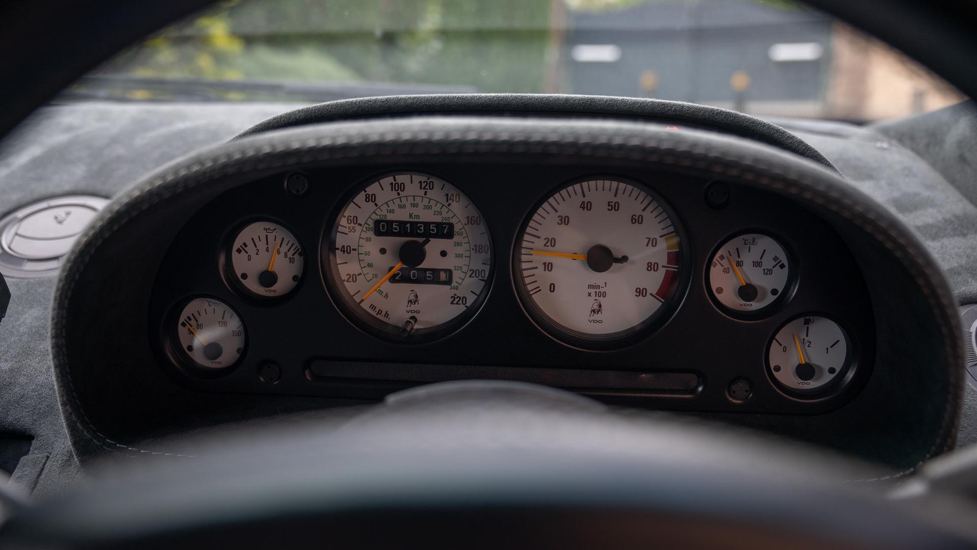 LAMBORGHINI Diablo Photo 047d8e1c-f216-4252-984b-47b69fc84971.jpg