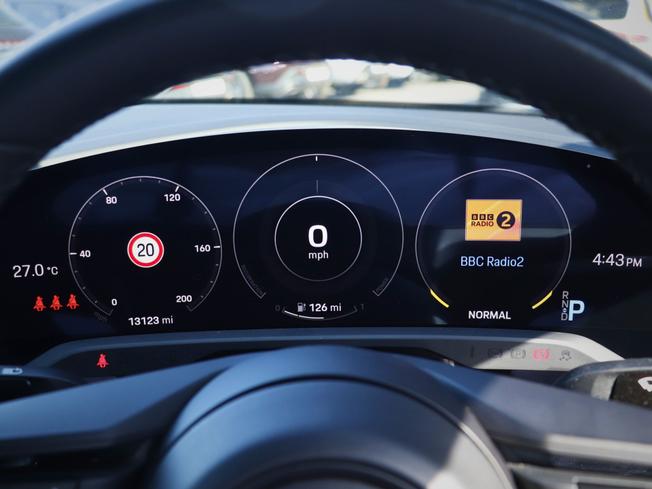 PORSCHE Taycan Photo 16