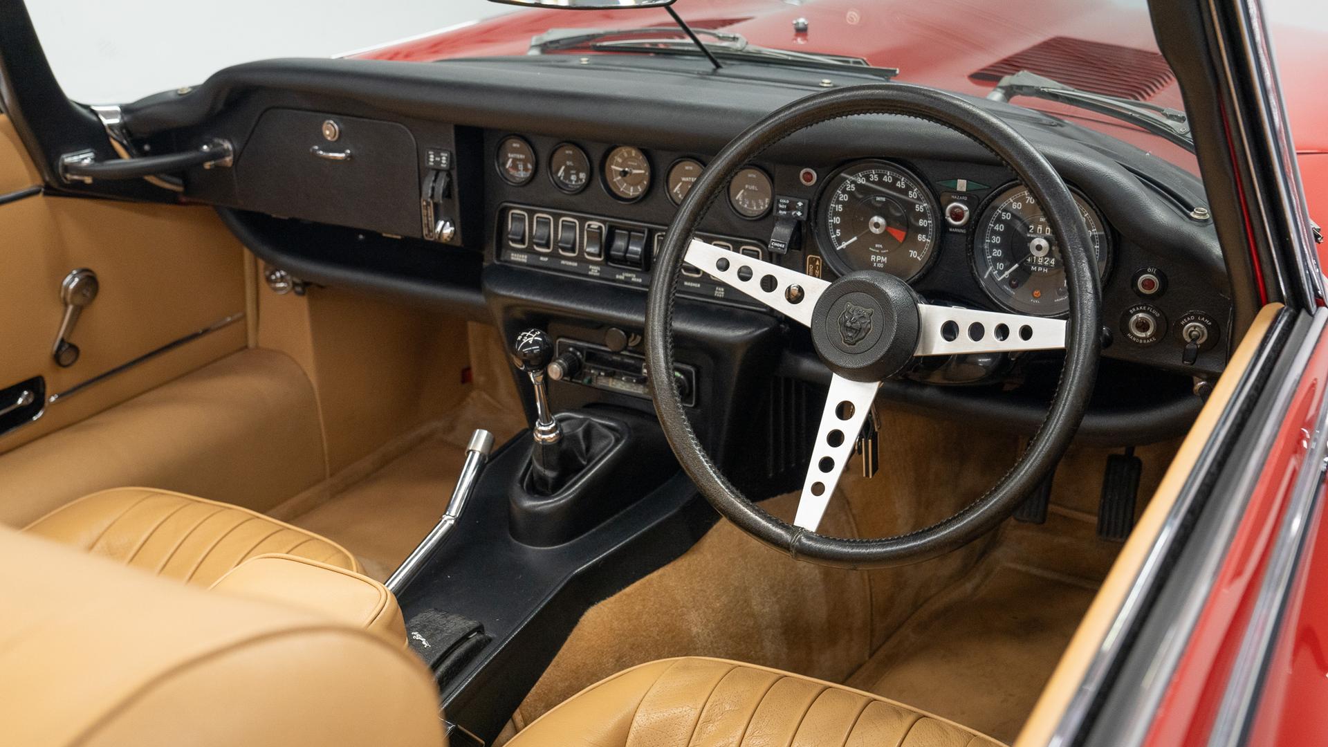 Jaguar E-Type Photo 04b09035-7db5-4dee-9e31-31cb0d674129.jpg
